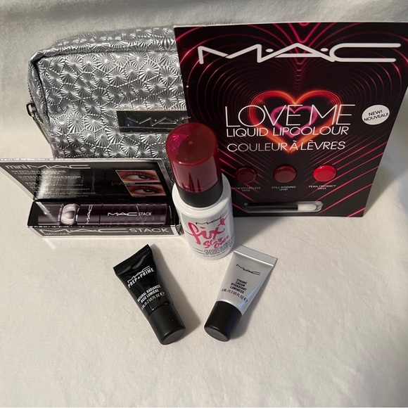 đź’—BRAND NEWđź’— MAC 6 piece travel set w/ Mini MACStack Mascara, Fix+ Stay Overđź’— - Picture 3 of 13
